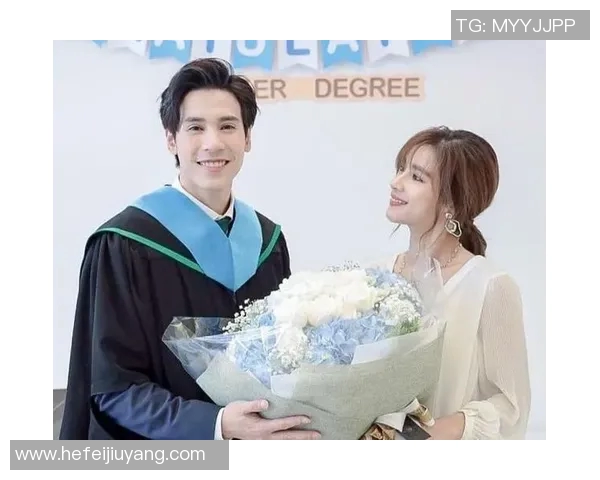 德国足球明星与女友的浪漫故事揭示了爱情与事业的完美平衡