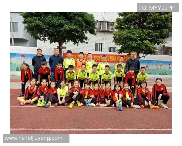 足球明星的谜语挑战让你猜出谁是绿茵场上的传奇人物