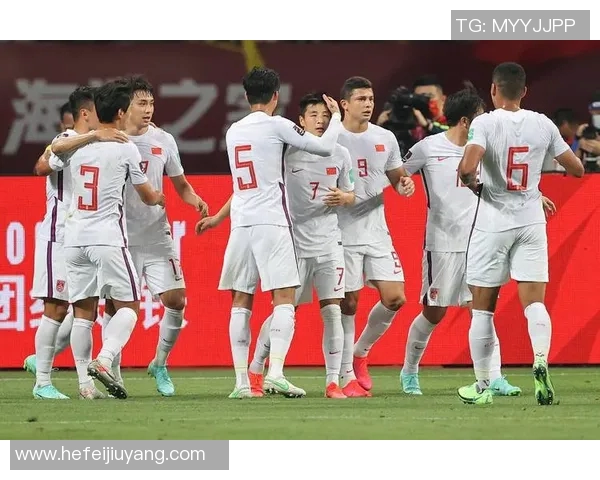 中国足球明星李华钧的成长之路与未来展望解析